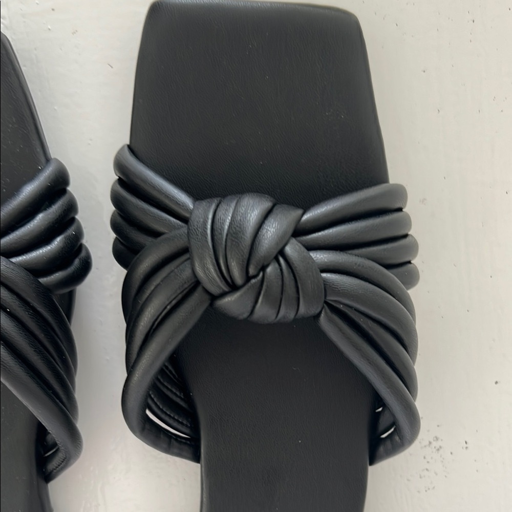 Black Women's Sandals size 11, brand new never worn, comfortable square toe - Picture 5 of 6